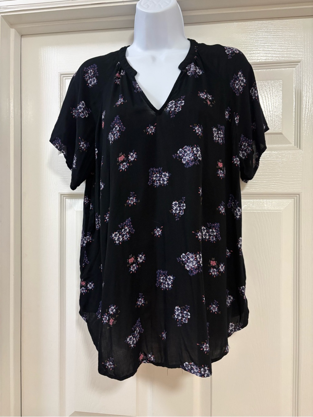 Old Navy short sleeve floral blouse, pleating down the back